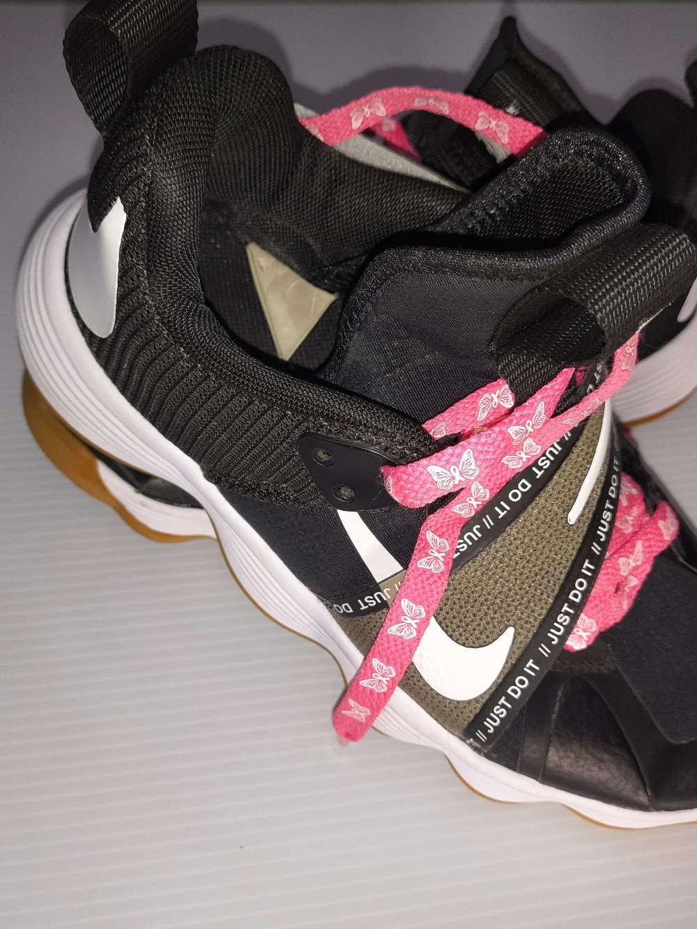 Lock Down the Win with the Nike React HyperSet Unisex W8/M6.5